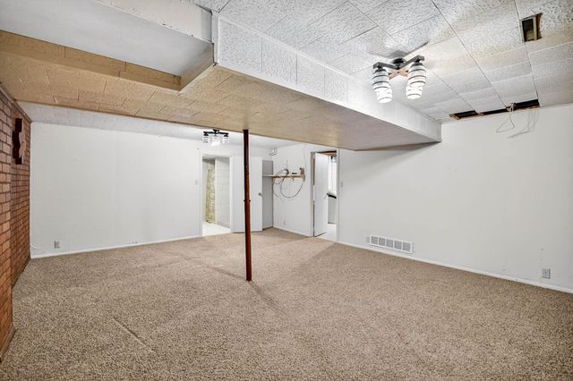 617 17th Avenue, Gilbertville, IA 50634