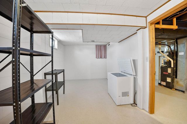 617 17th Avenue, Gilbertville, IA 50634