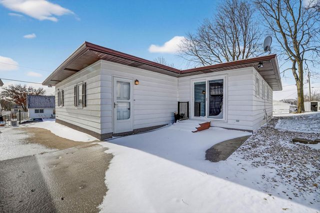 617 17th Avenue, Gilbertville, IA 50634