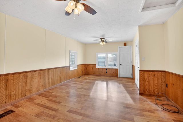 617 17th Avenue, Gilbertville, IA 50634