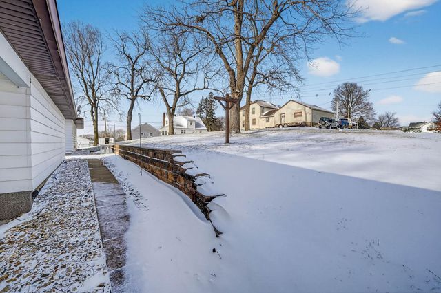 617 17th Avenue, Gilbertville, IA 50634