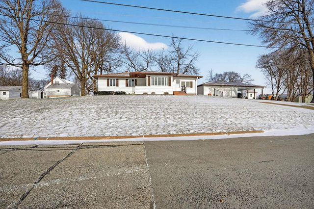 617 17th Avenue, Gilbertville, IA 50634