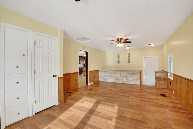 617 17th Avenue, Gilbertville, IA 50634