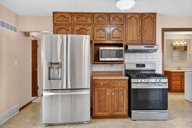 617 17th Avenue, Gilbertville, IA 50634