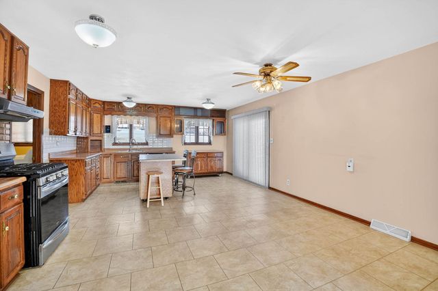 617 17th Avenue, Gilbertville, IA 50634