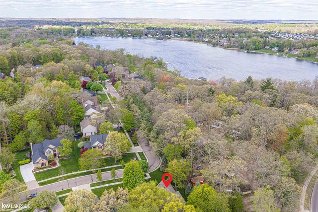 1440 Woodbridge Lane, Wixom, MI 48393