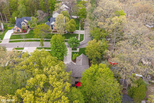 1440 Woodbridge Lane, Wixom, MI 48393