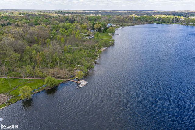 1440 Woodbridge Lane, Wixom, MI 48393
