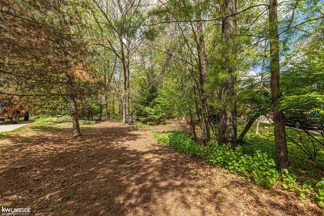1440 Woodbridge Lane, Wixom, MI 48393