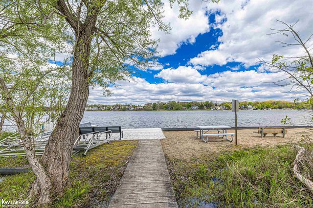1440 Woodbridge Lane, Wixom, MI 48393