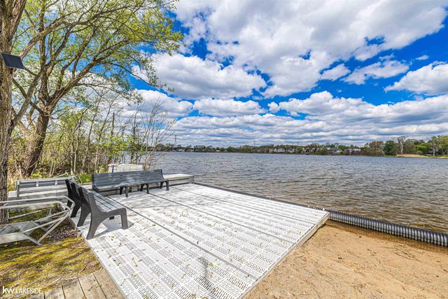 1440 Woodbridge Lane, Wixom, MI 48393