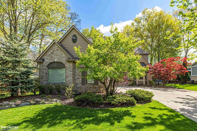 1440 Woodbridge Lane, Wixom, MI 48393