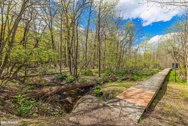 1440 Woodbridge Lane, Wixom, MI 48393