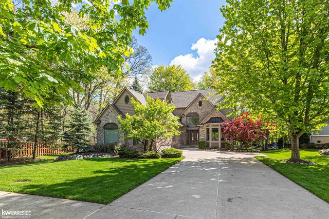 1440 Woodbridge Lane, Wixom, MI 48393