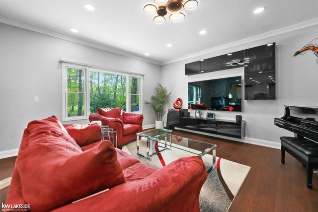 1440 Woodbridge Lane, Wixom, MI 48393