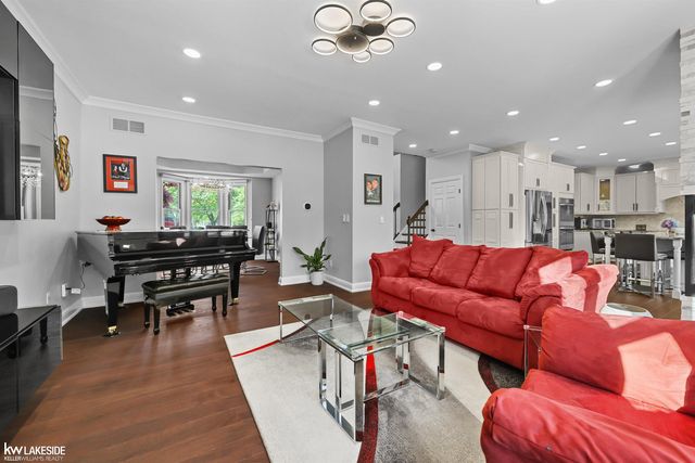 1440 Woodbridge Lane, Wixom, MI 48393