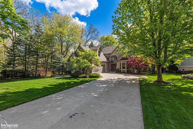 1440 Woodbridge Lane, Wixom, MI 48393