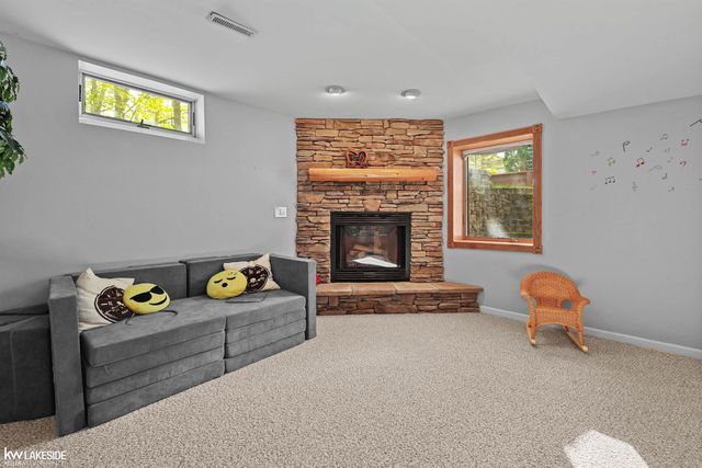 1440 Woodbridge Lane, Wixom, MI 48393