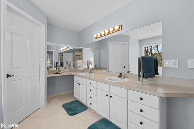 1440 Woodbridge Lane, Wixom, MI 48393