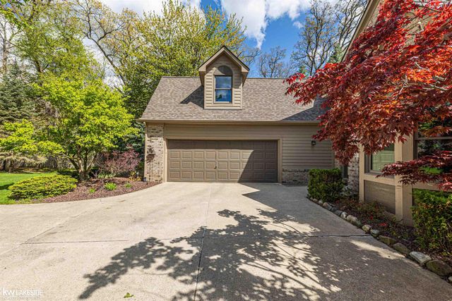 1440 Woodbridge Lane, Wixom, MI 48393