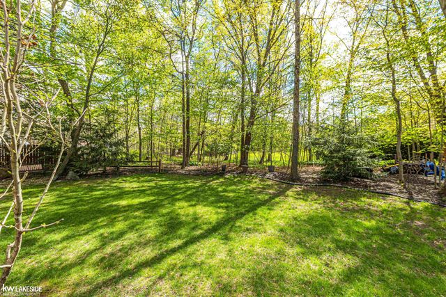 1440 Woodbridge Lane, Wixom, MI 48393