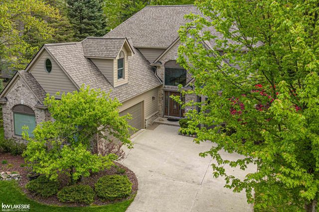 1440 Woodbridge Lane, Wixom, MI 48393