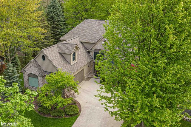 1440 Woodbridge Lane, Wixom, MI 48393