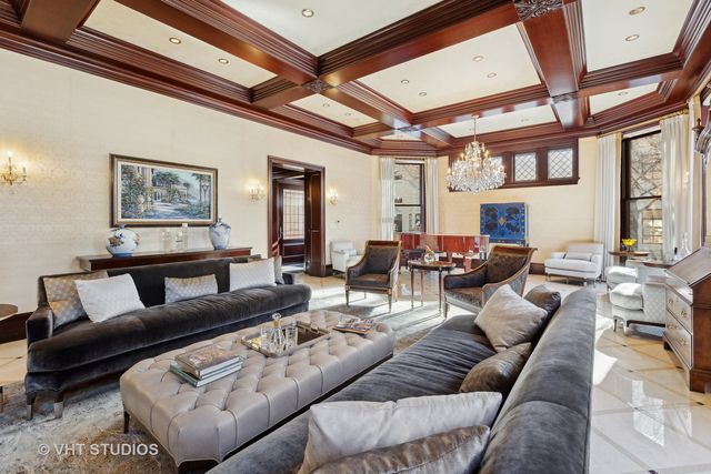 915 N DEARBORN Street, Chicago, IL 60610
