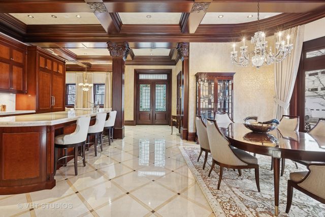 915 N DEARBORN Street, Chicago, IL 60610
