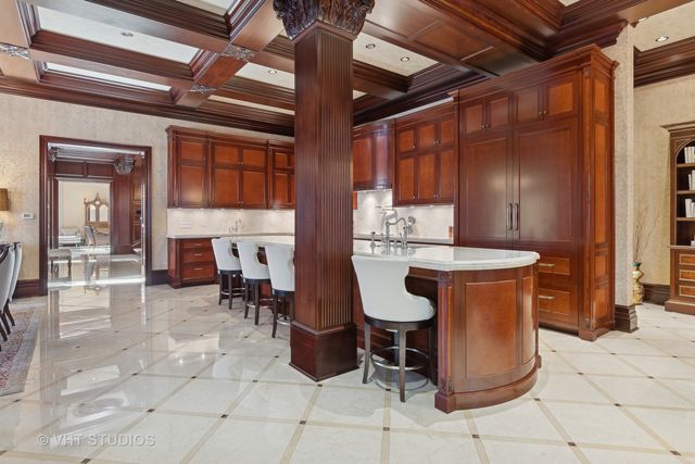 915 N DEARBORN Street, Chicago, IL 60610