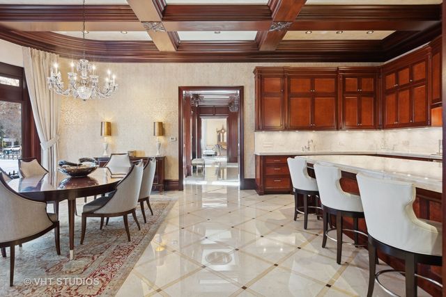 915 N DEARBORN Street, Chicago, IL 60610