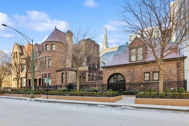 915 N DEARBORN Street, Chicago, IL 60610