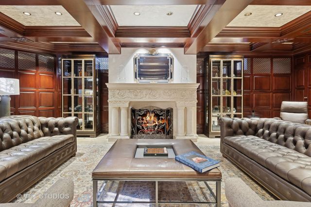915 N DEARBORN Street, Chicago, IL 60610