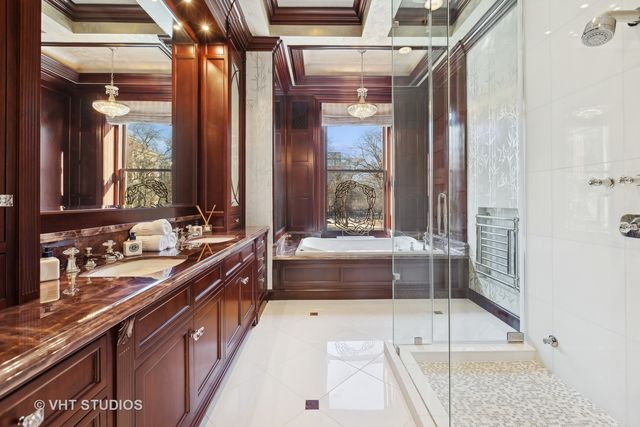 915 N DEARBORN Street, Chicago, IL 60610