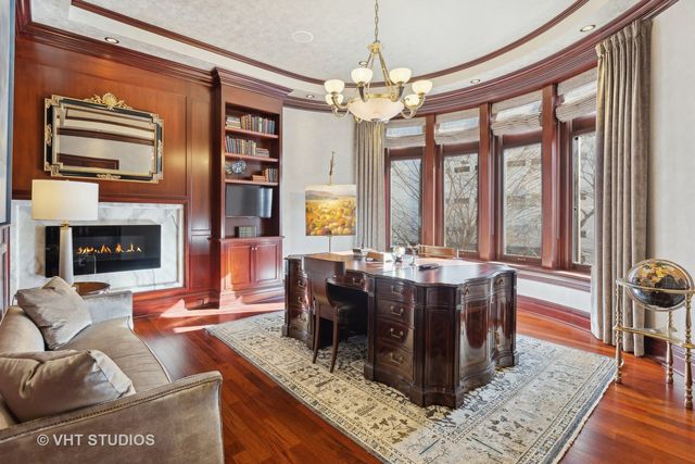 915 N DEARBORN Street, Chicago, IL 60610