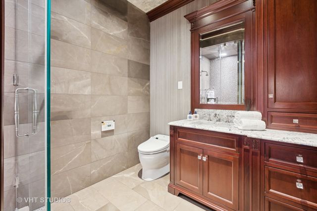 915 N DEARBORN Street, Chicago, IL 60610