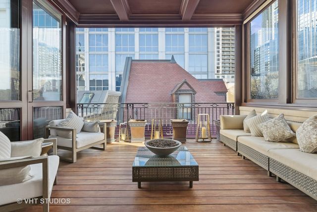 915 N DEARBORN Street, Chicago, IL 60610