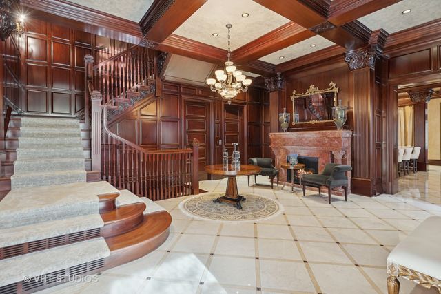 915 N DEARBORN Street, Chicago, IL 60610