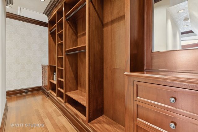915 N DEARBORN Street, Chicago, IL 60610