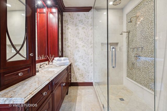 915 N DEARBORN Street, Chicago, IL 60610