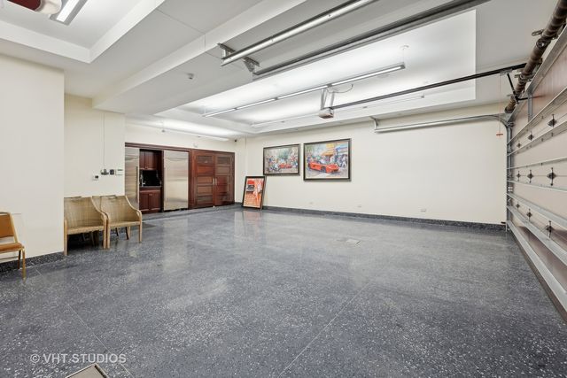 915 N DEARBORN Street, Chicago, IL 60610