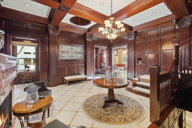 915 N DEARBORN Street, Chicago, IL 60610