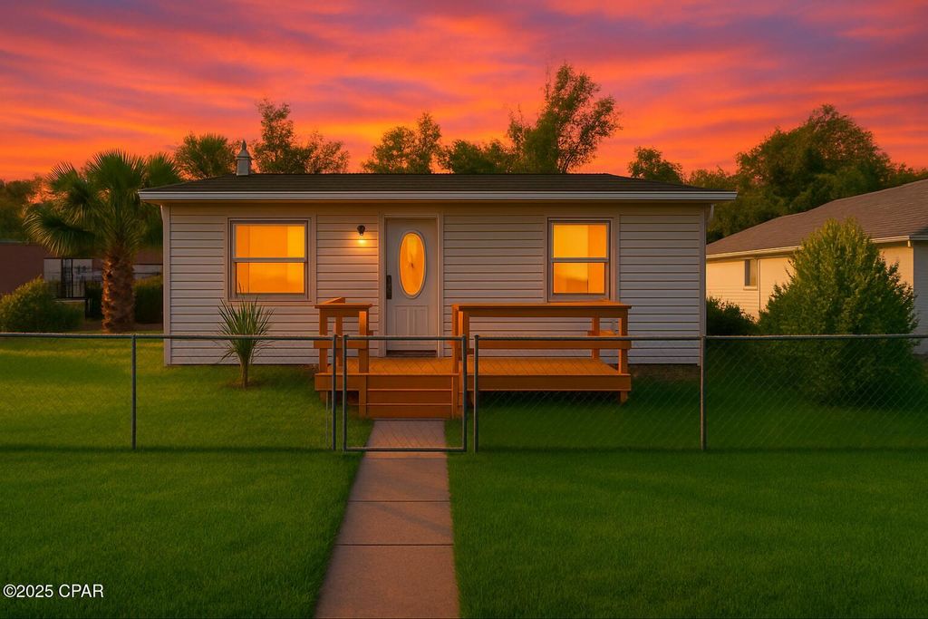 4129 Gaines Street, Panama City, FL 32404