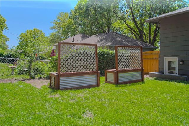 7113 Slater Street, Merriam, KS 66204