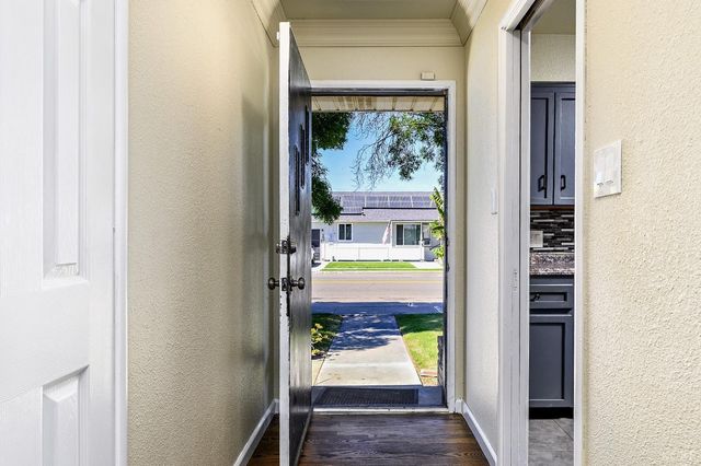 2109 N Kensington Way, Hanford, CA 93230