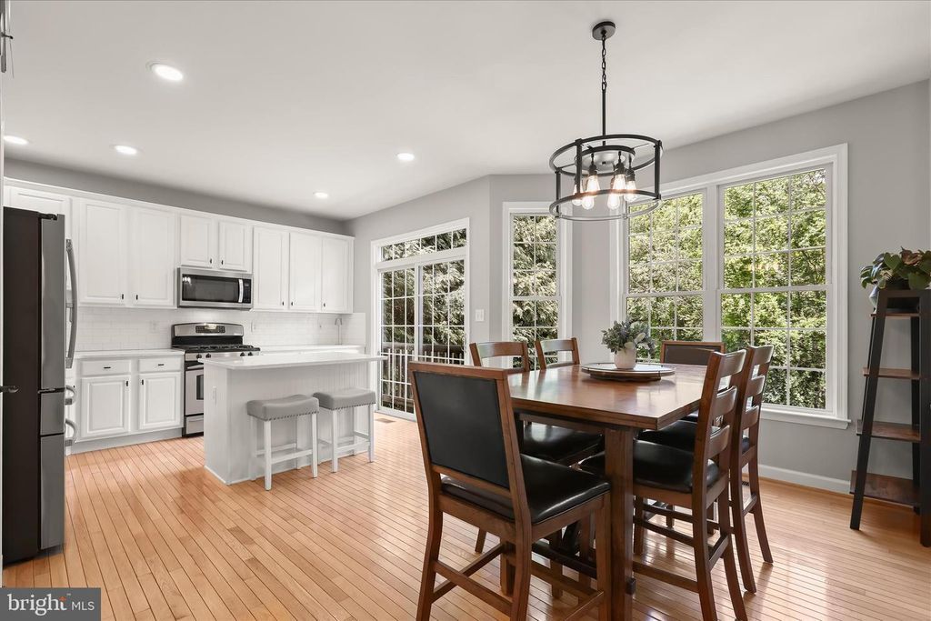 Image 10 of property listing at 7652 SWALLOW RD, Eldersburg, MD 21784
