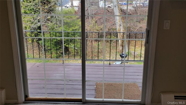 100 Towne House Village Towne House 805, Islandia, NY 11749