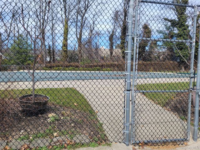 100 Towne House Village Towne House 805, Islandia, NY 11749