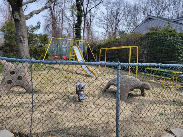 100 Towne House Village Towne House 805, Islandia, NY 11749