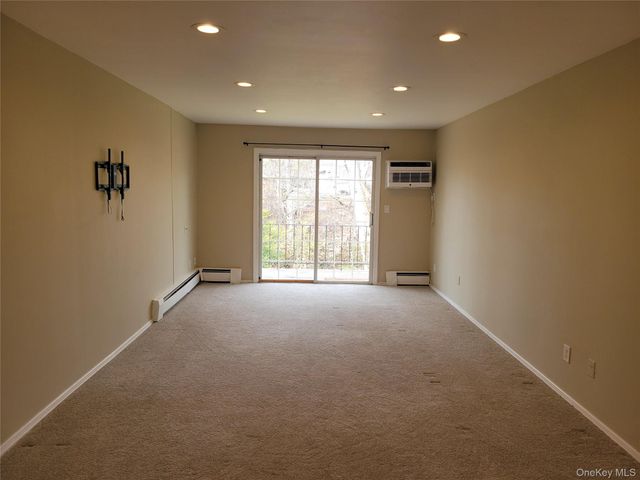 100 Towne House Village Towne House 805, Islandia, NY 11749